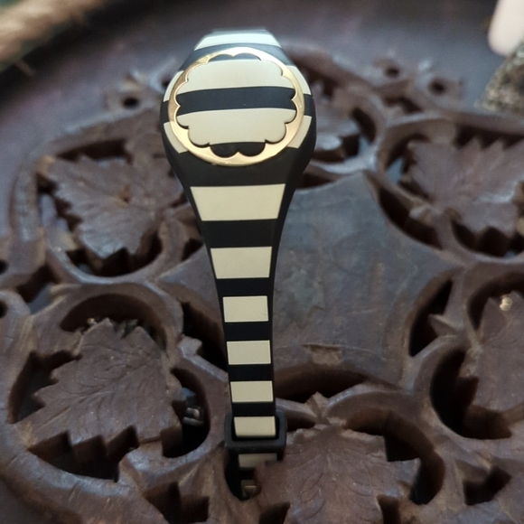 kate spade Accessories Kate Spade Scallop Activity Tracker Poshmark